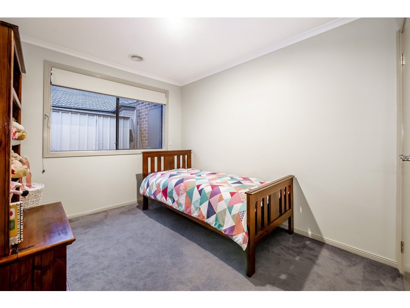 14 Horsham Drive, Cranbourne East VIC 3977