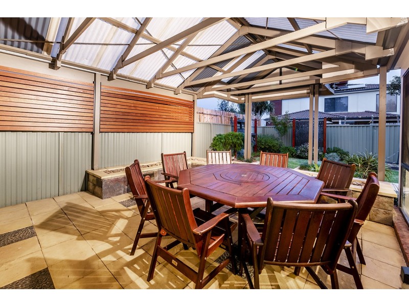 14 Horsham Drive, Cranbourne East VIC 3977