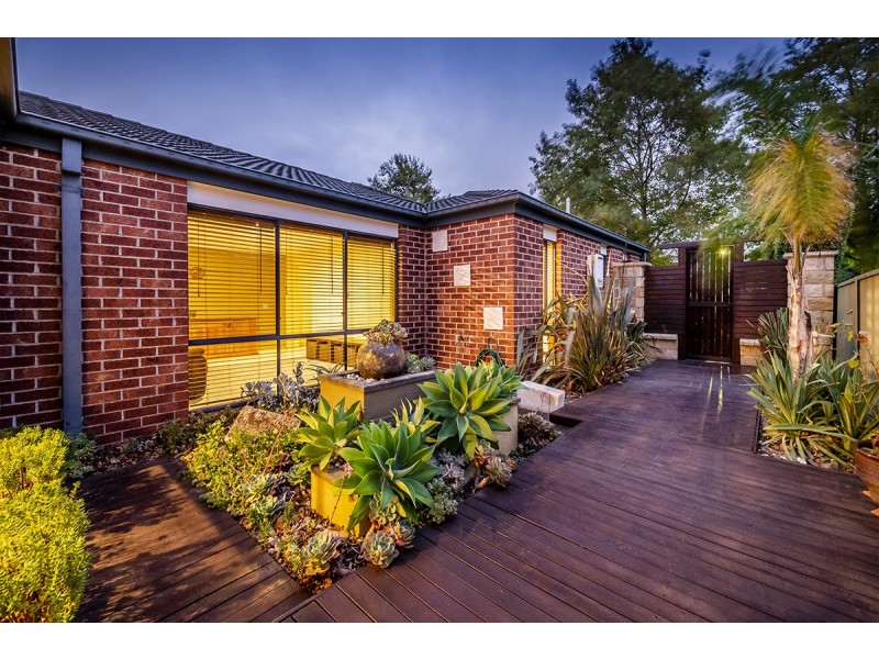 14 Horsham Drive, Cranbourne East VIC 3977