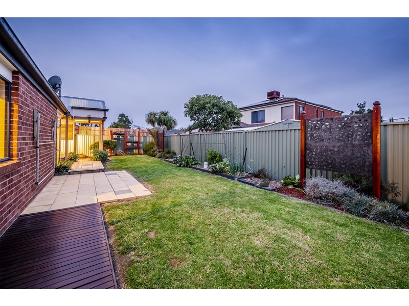14 Horsham Drive, Cranbourne East VIC 3977
