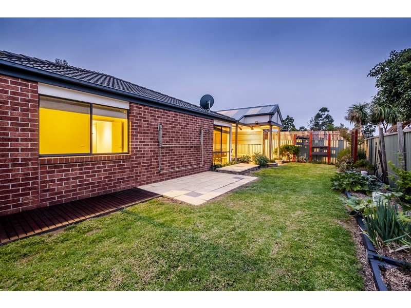 14 Horsham Drive, Cranbourne East VIC 3977