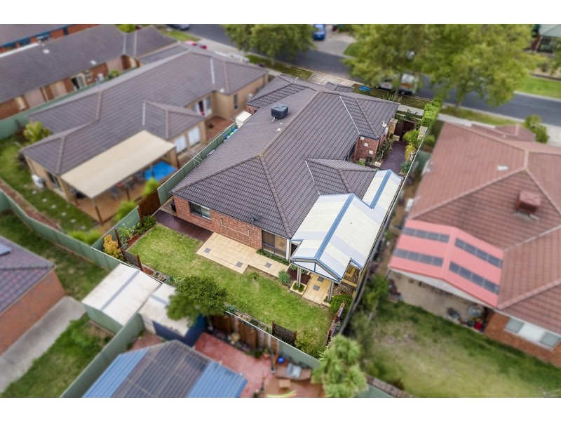 14 Horsham Drive, Cranbourne East VIC 3977