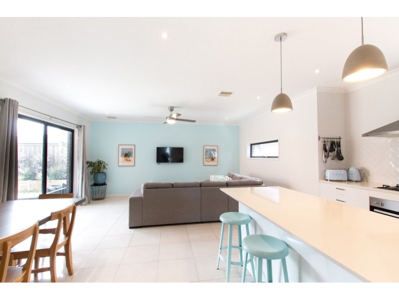 4 Dartnell Street, Cranbourne East VIC 3977