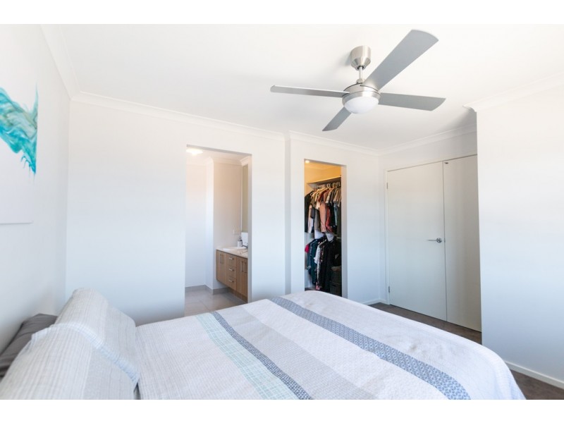 4 Dartnell Street, Cranbourne East VIC 3977