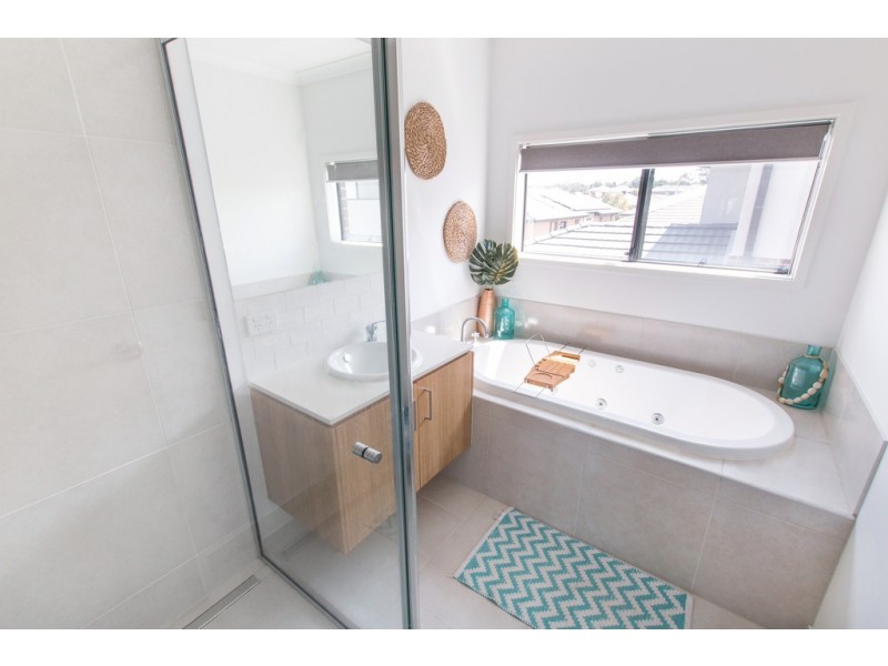 4 Dartnell Street, Cranbourne East VIC 3977