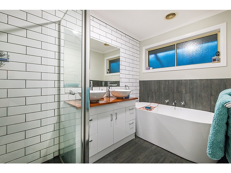 9 Landau Court, Cranbourne North VIC 3977