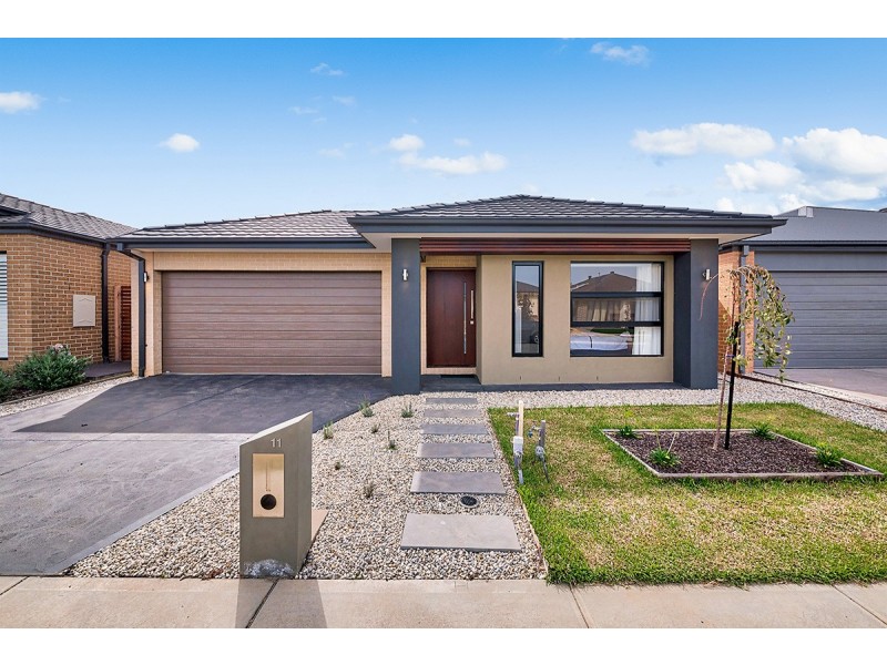 11 Carisbrooke Way, Clyde North VIC 3978