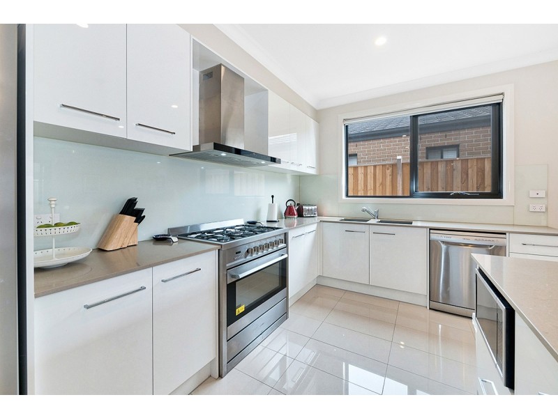 11 Carisbrooke Way, Clyde North VIC 3978