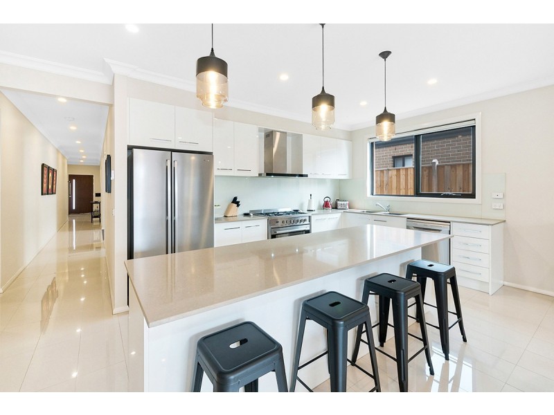 11 Carisbrooke Way, Clyde North VIC 3978