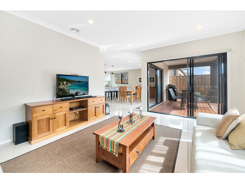 11 Carisbrooke Way, Clyde North VIC 3978