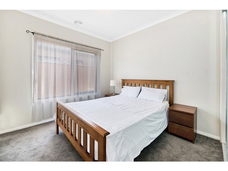 11 Carisbrooke Way, Clyde North VIC 3978