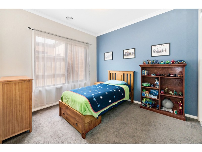 11 Carisbrooke Way, Clyde North VIC 3978