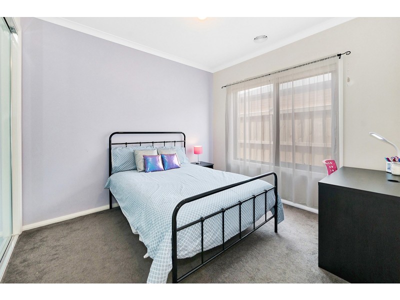 11 Carisbrooke Way, Clyde North VIC 3978