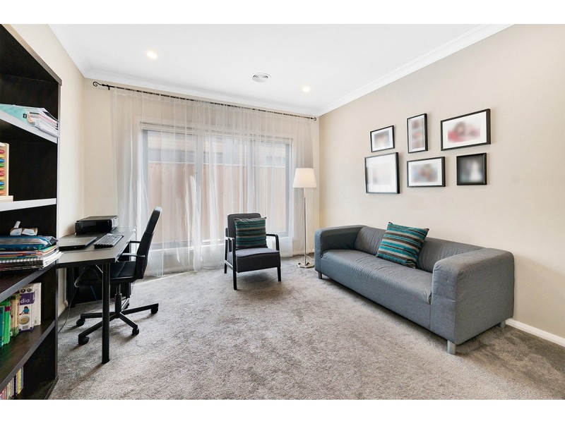 11 Carisbrooke Way, Clyde North VIC 3978