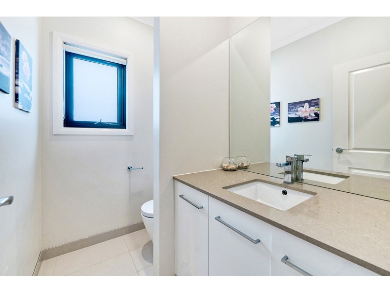 11 Carisbrooke Way, Clyde North VIC 3978