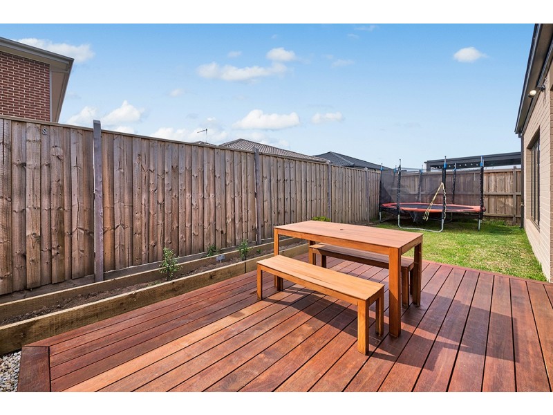 11 Carisbrooke Way, Clyde North VIC 3978