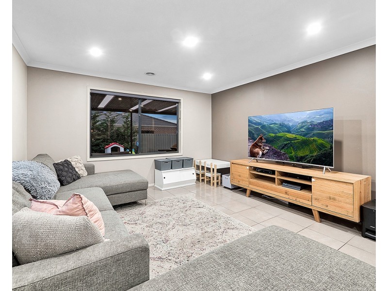 22 Macpherson Circuit, Cranbourne East VIC 3977