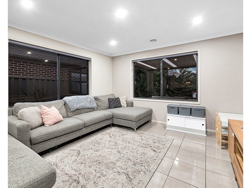 22 Macpherson Circuit, Cranbourne East VIC 3977