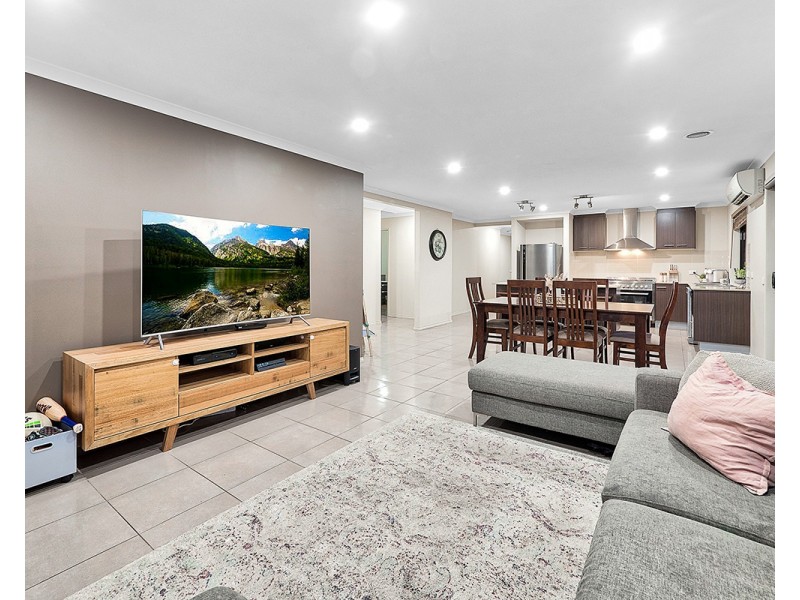 22 Macpherson Circuit, Cranbourne East VIC 3977