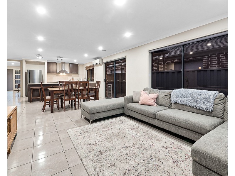 22 Macpherson Circuit, Cranbourne East VIC 3977