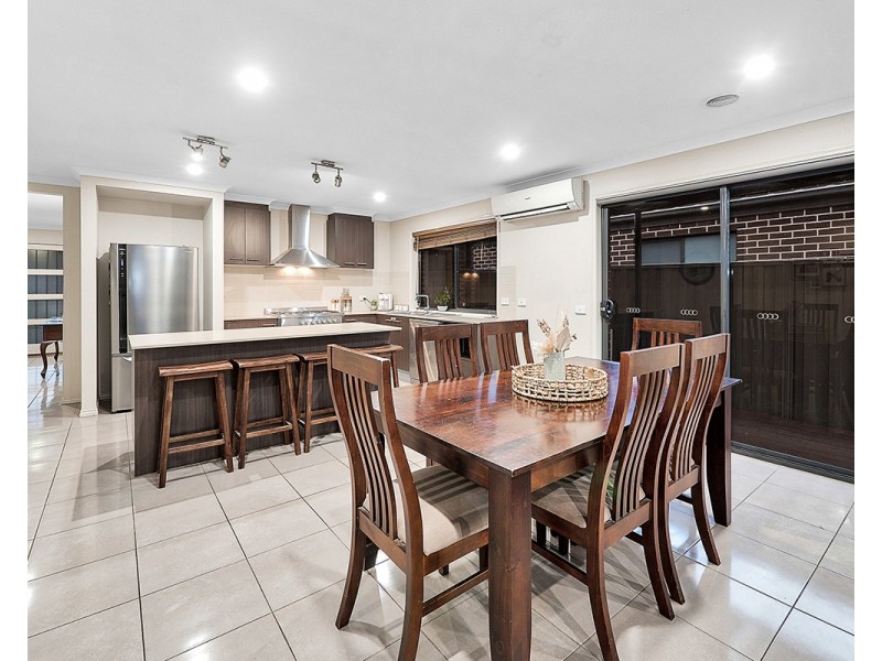 22 Macpherson Circuit, Cranbourne East VIC 3977