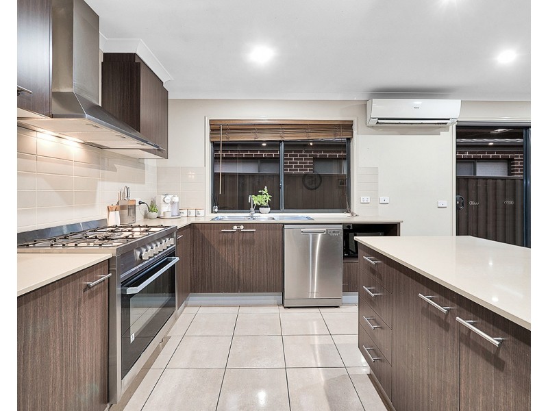 22 Macpherson Circuit, Cranbourne East VIC 3977