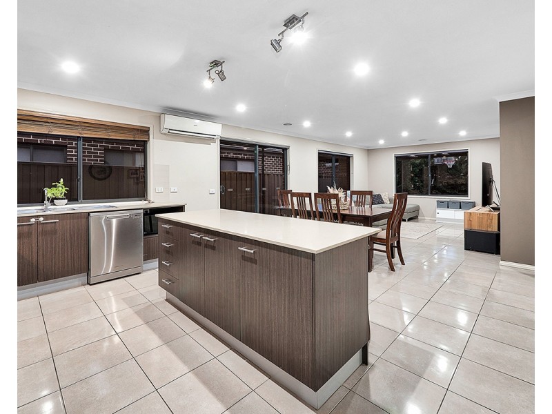 22 Macpherson Circuit, Cranbourne East VIC 3977