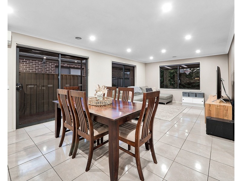 22 Macpherson Circuit, Cranbourne East VIC 3977