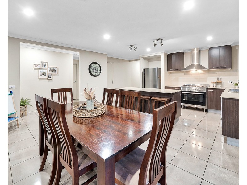 22 Macpherson Circuit, Cranbourne East VIC 3977