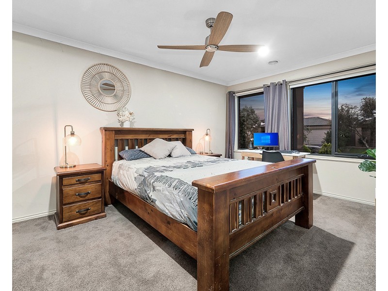 22 Macpherson Circuit, Cranbourne East VIC 3977