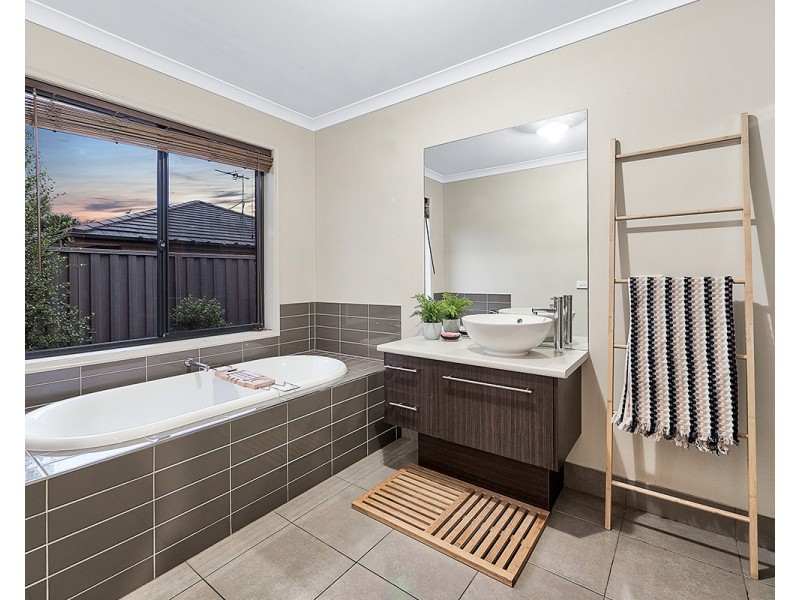 22 Macpherson Circuit, Cranbourne East VIC 3977