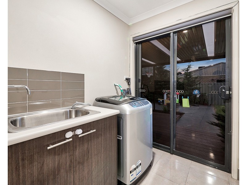 22 Macpherson Circuit, Cranbourne East VIC 3977