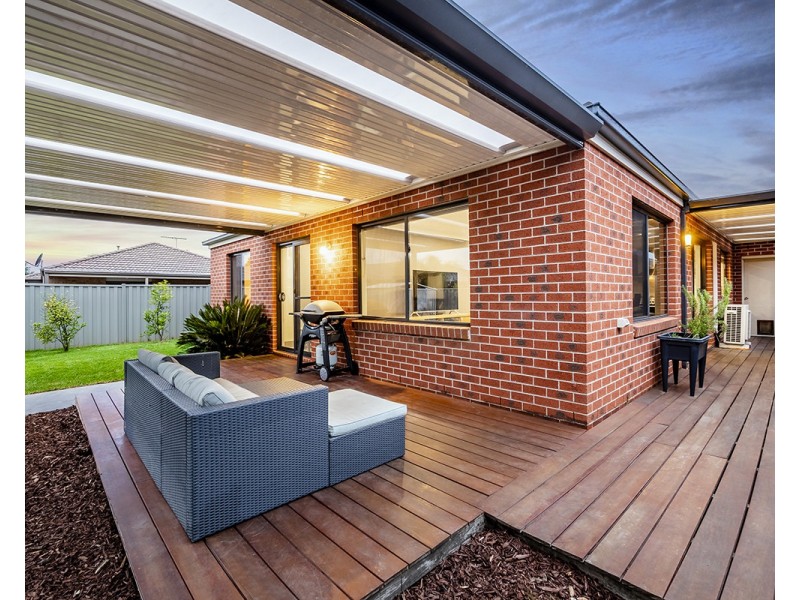 22 Macpherson Circuit, Cranbourne East VIC 3977