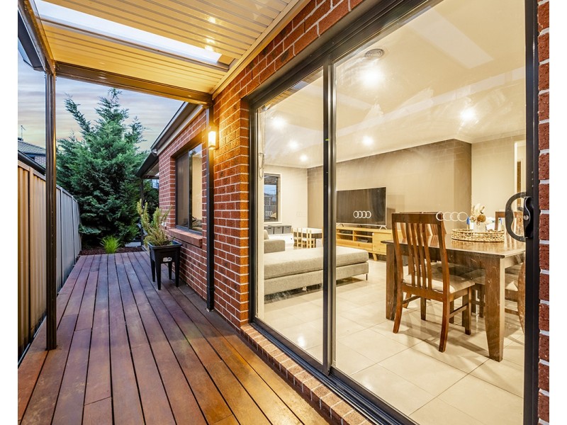 22 Macpherson Circuit, Cranbourne East VIC 3977