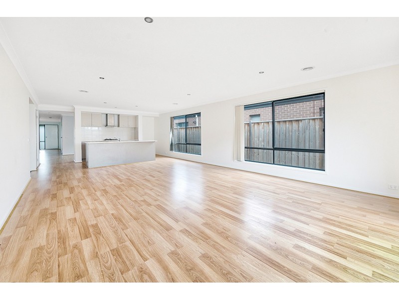 5 Aura Street, Clyde North VIC 3978