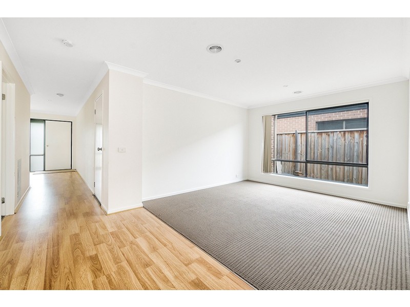 5 Aura Street, Clyde North VIC 3978