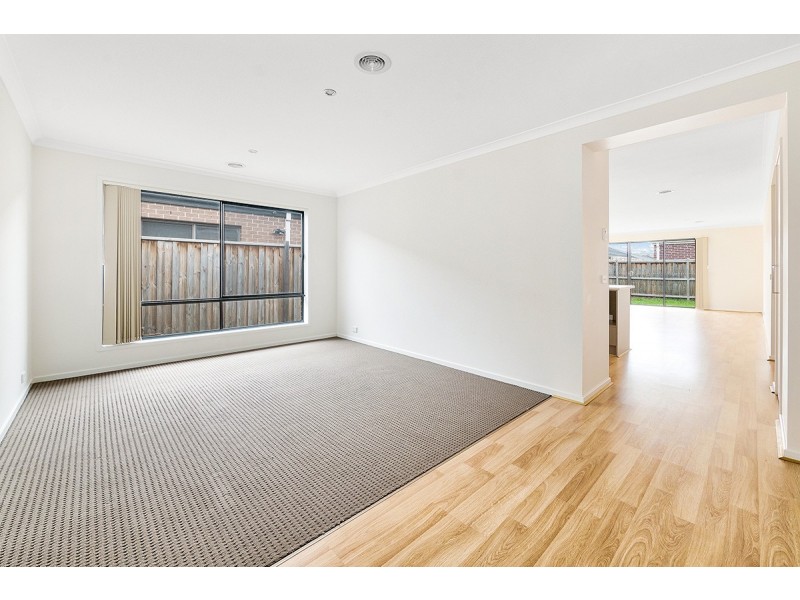 5 Aura Street, Clyde North VIC 3978