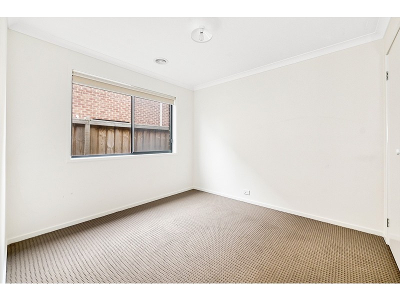 5 Aura Street, Clyde North VIC 3978