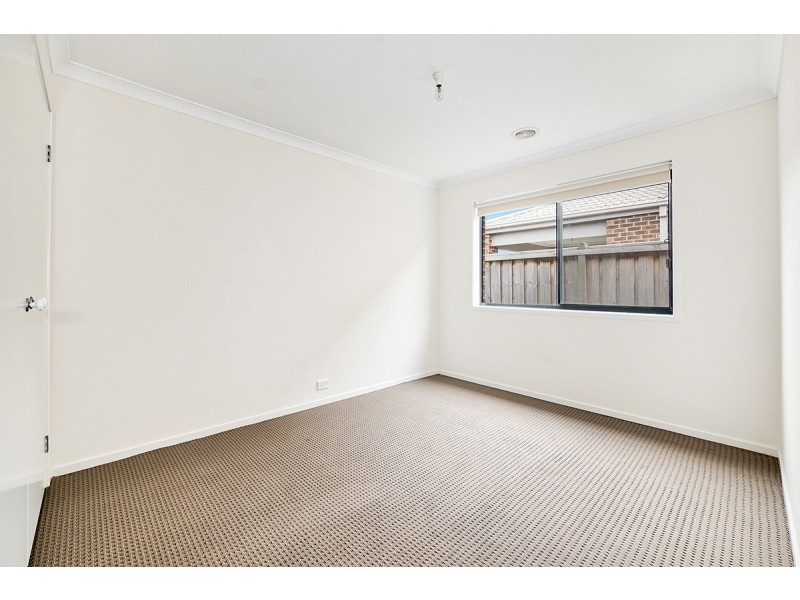 5 Aura Street, Clyde North VIC 3978