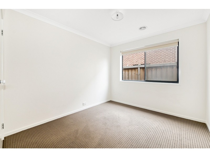 5 Aura Street, Clyde North VIC 3978