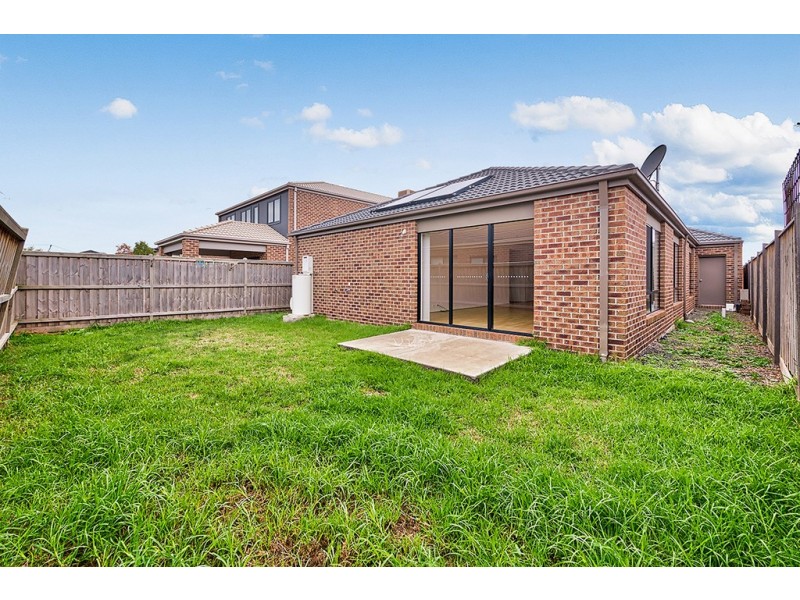 5 Aura Street, Clyde North VIC 3978