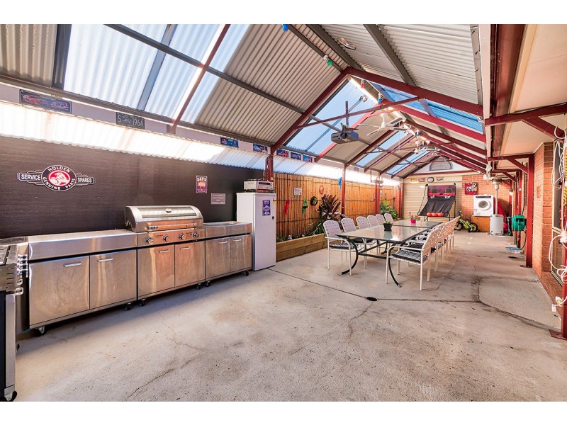 4 Gowrie Place, Cranbourne West VIC 3977