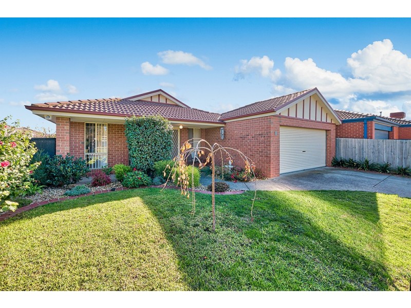 4 Gowrie Place, Cranbourne West VIC 3977