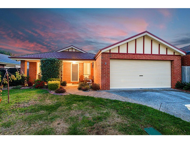 4 Gowrie Place, Cranbourne West VIC 3977