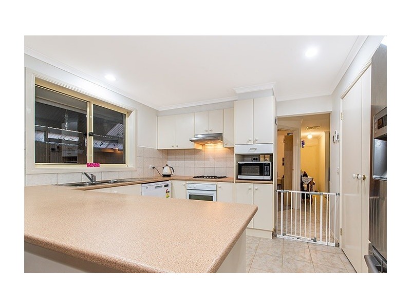 4 Gowrie Place, Cranbourne West VIC 3977