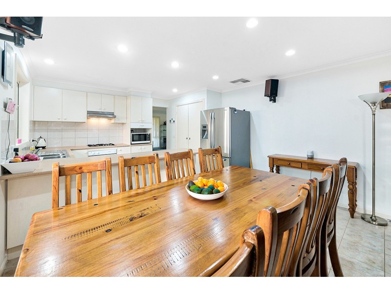 4 Gowrie Place, Cranbourne West VIC 3977