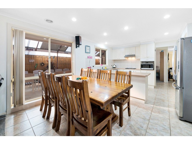 4 Gowrie Place, Cranbourne West VIC 3977