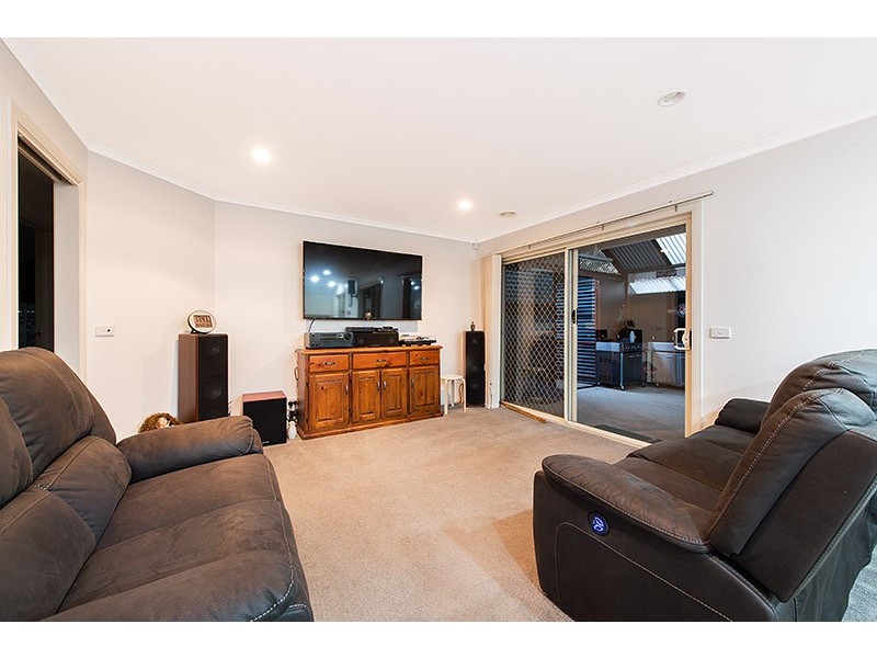 4 Gowrie Place, Cranbourne West VIC 3977