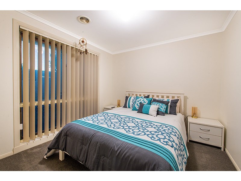 4 Gowrie Place, Cranbourne West VIC 3977