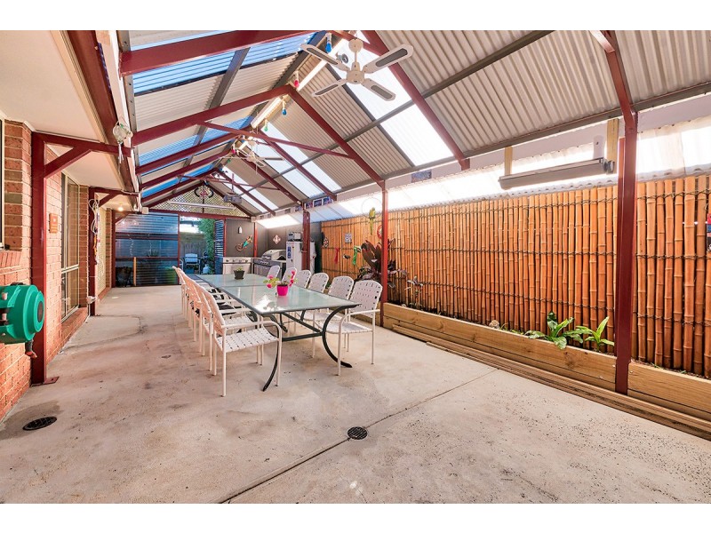 4 Gowrie Place, Cranbourne West VIC 3977